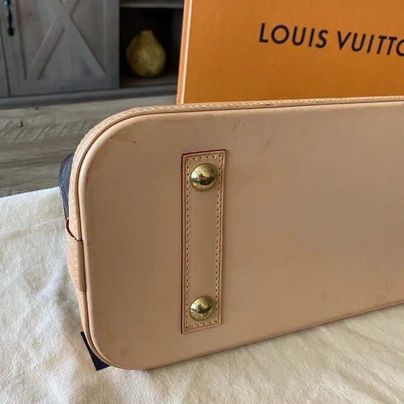 Louis Vuitton Alma - Picture 12 of 15